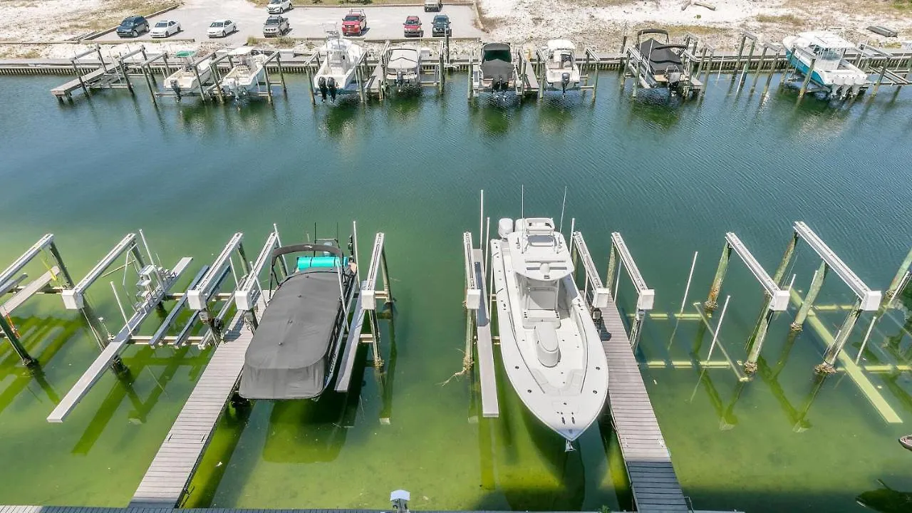 Harbor Landing 203B - Spacious Condo With Views Of The Harbor And Gulf location